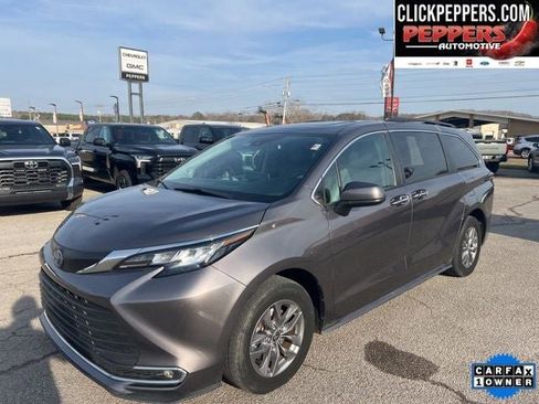Used 2022 Toyota Sienna XLE w/ XLE Plus Package image 1
