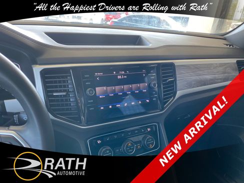 Used 2022 Volkswagen Atlas Cross Sport SE image 14