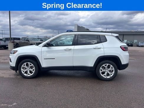 Used 2024 Jeep Compass Latitude AWD/4WD image 3