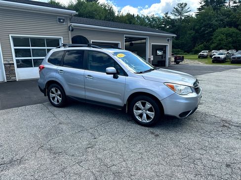 Used 2017 Subaru Forester 2.5i Premium image 3