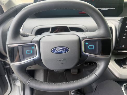 Used 2025 Ford Expedition Active AWD/4WD image 14