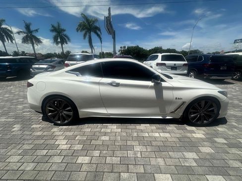 Used 2017 INFINITI Q60 Red Sport 400 RWD image 9