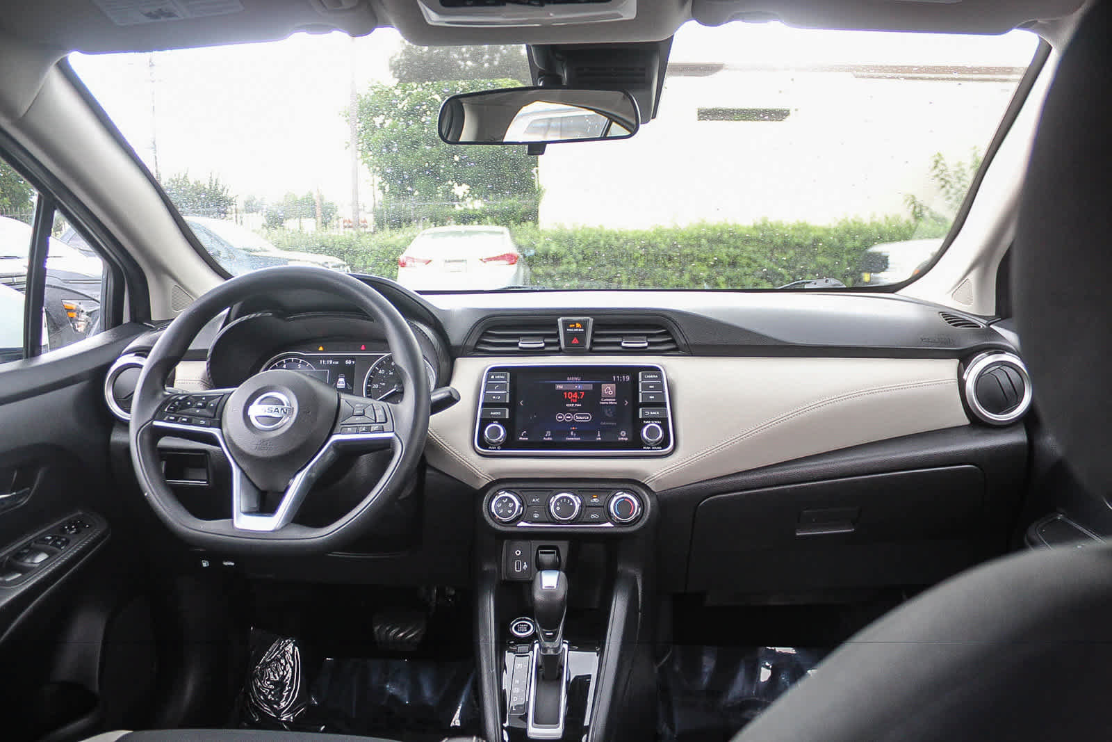 Used 2020 Nissan Versa SV FWD image 16