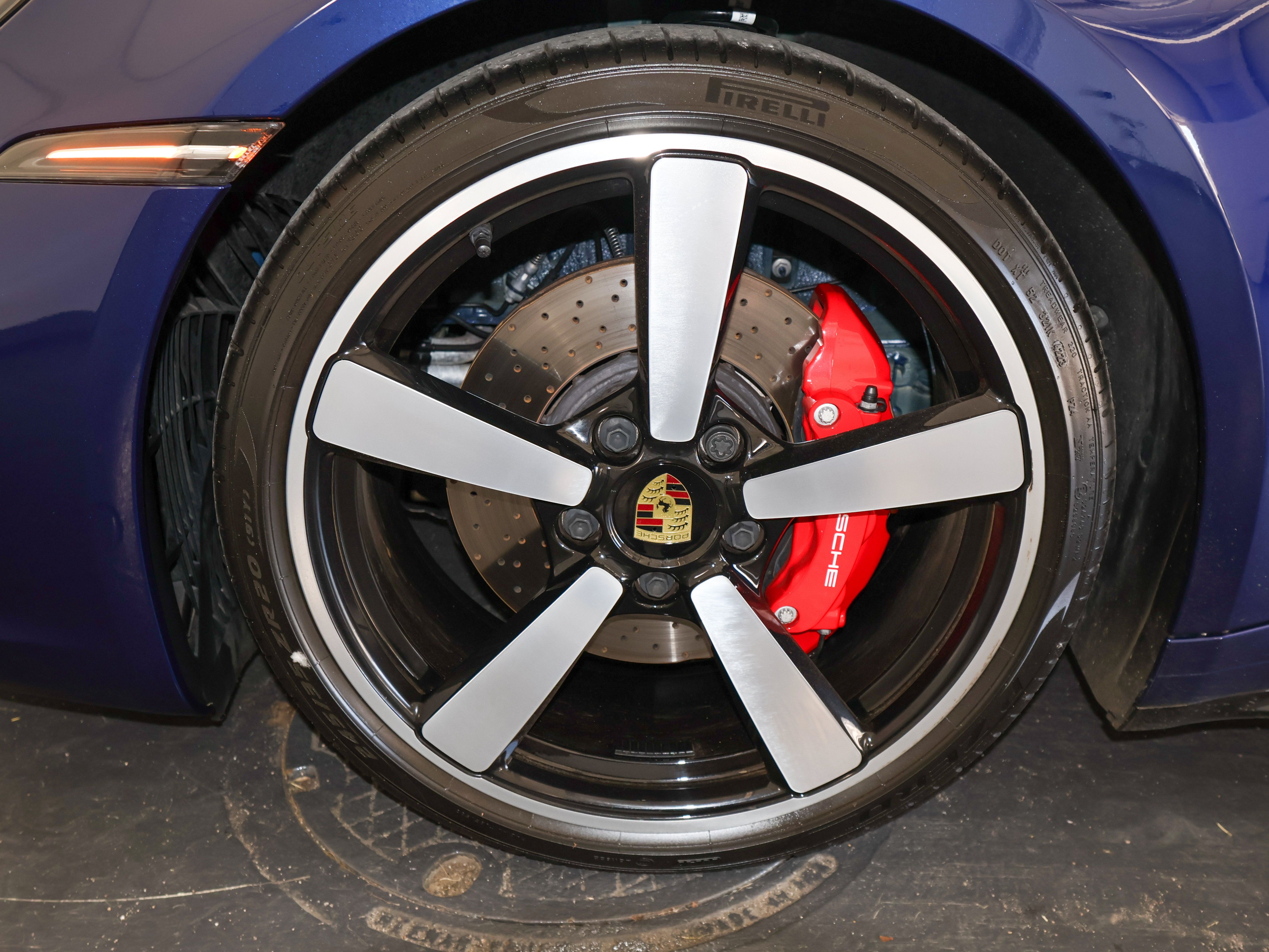 Used 2024 Porsche 911 Carrera 4S AWD/4WD image 41