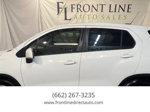 Used 2020 Chevrolet Trax LS FWD image 4