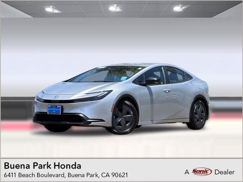 Used 2024 Toyota Prius LE FWD image 1