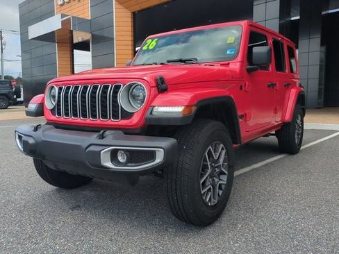 Used 2026 Jeep Wrangler Unlimited Sahara AWD/4WD image 8