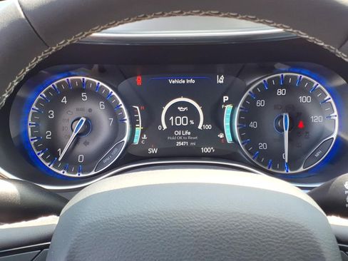 Used 2025 Chrysler Pacifica Limited FWD image 24