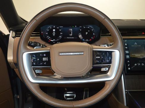 Used 2024 Land Rover Range Rover Long Wheelbase SE image 18