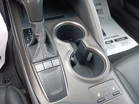 Used 2024 Toyota Camry SE image 25