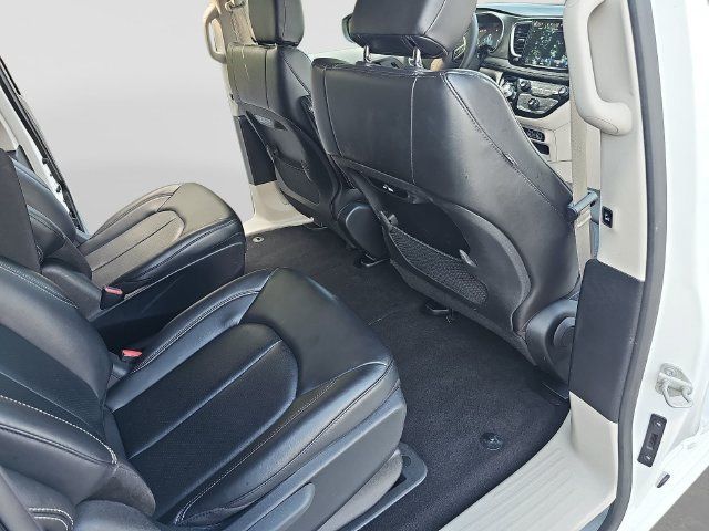 Used 2023 Chrysler Pacifica Touring-L FWD image 33
