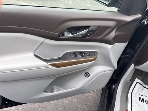 Used 2021 GMC Acadia SLE w/ Driver Convenience Package image 17