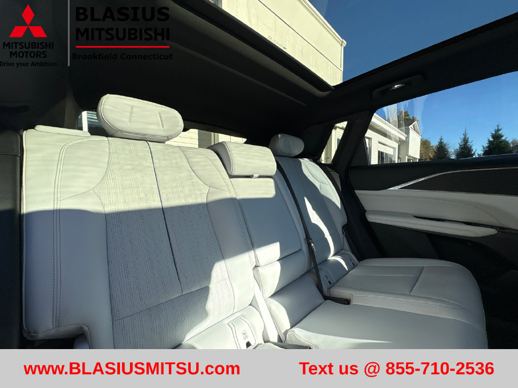 Used 2024 Cadillac Lyriq Luxury AWD/4WD image 48