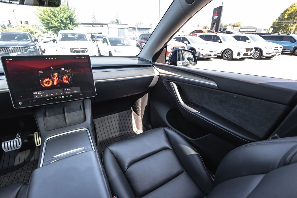 Used 2024 Tesla Model Y Performance AWD/4WD image 19