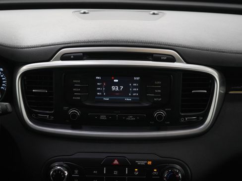 Used 2017 Kia Sorento FWD image 15