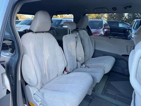 Used 2012 Toyota Sienna LE w/ Towing Pkg image 20