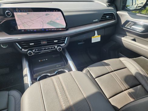 New 2026 Chevrolet Suburban High Country RWD image 20