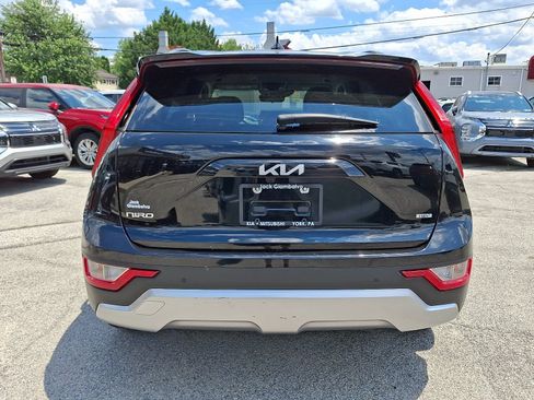 Used 2023 Kia Niro EX FWD image 6
