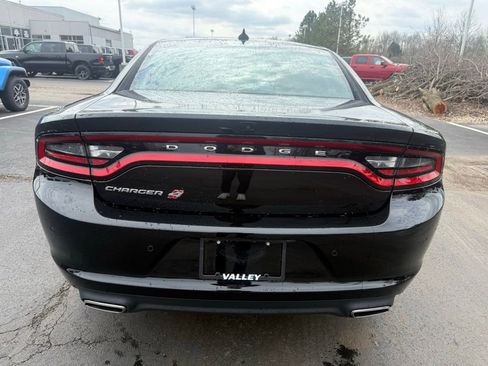 Used 2022 Dodge Charger SXT w/ Driver Convenience Group image 4