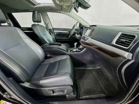 Used 2019 Toyota Highlander XLE FWD image 36