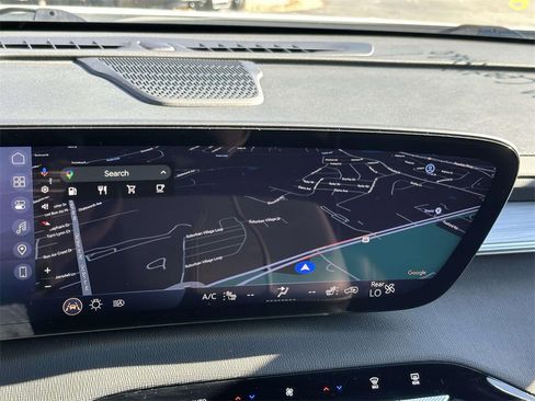 Used 2025 Buick Enclave Preferred image 3