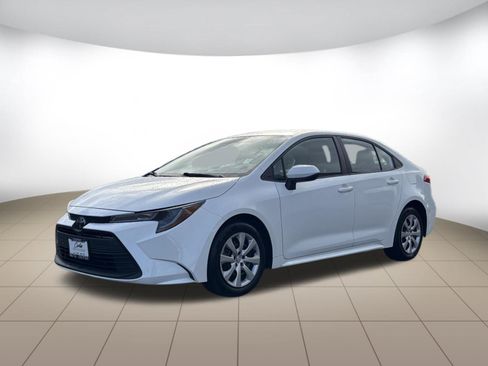 Used 2023 Toyota Corolla LE FWD image 3