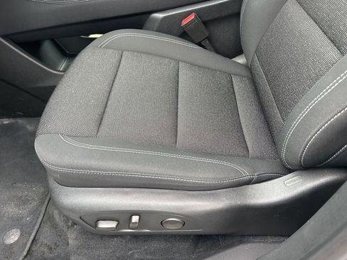 Used 2025 Chevrolet Traverse LT w/ Sun and Wheel Package AWD/4WD image 17