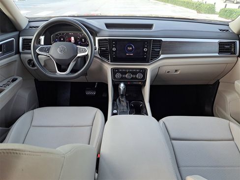 Certified 2022 Volkswagen Atlas SE image 10