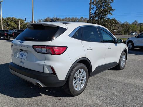 Certified 2020 Ford Escape SE image 3