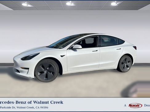 Used 2023 Tesla Model 3 Standard Range RWD image 1