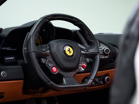 Used 2018 Ferrari 488 Spider image 47