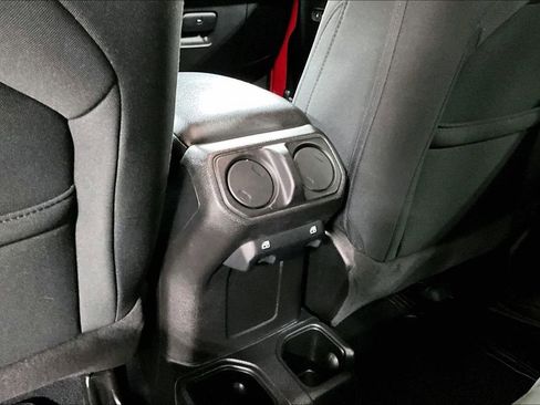 Used 2020 Jeep Gladiator Sport image 32