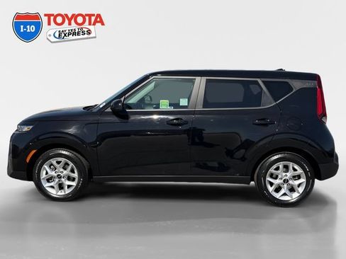 Used 2022 Kia Soul LX w/ Technology Package FWD image 2