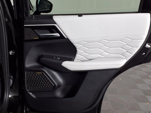 New 2025 Mitsubishi Outlander PLATINUM EDITION image 10