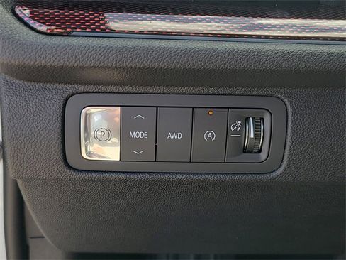 Used 2024 Chevrolet Traverse RS image 27