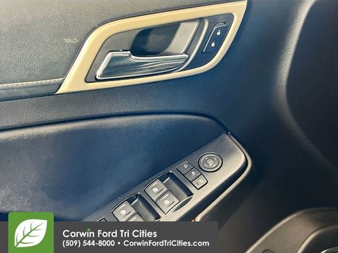 Used 2015 GMC Yukon Denali w/ Premium Package image 12