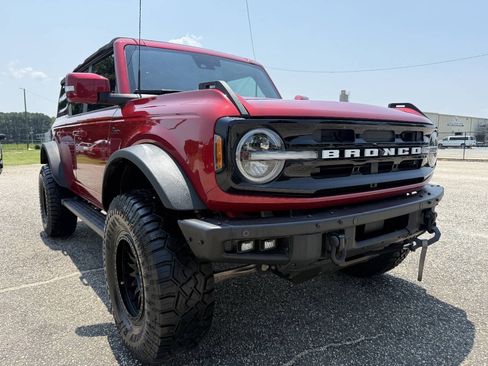 Used 2021 Ford Bronco Outer Banks w/ Sasquatch Package AWD/4WD image 9