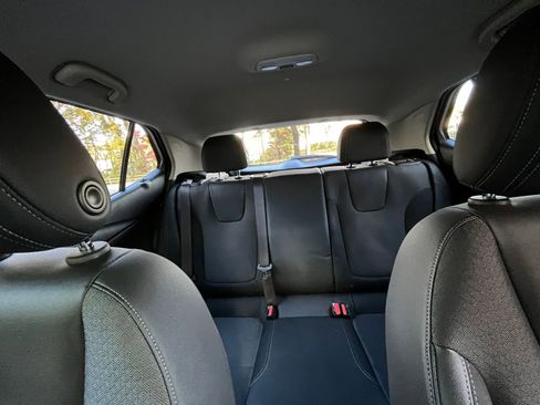 Used 2025 Buick Encore GX Preferred image 34