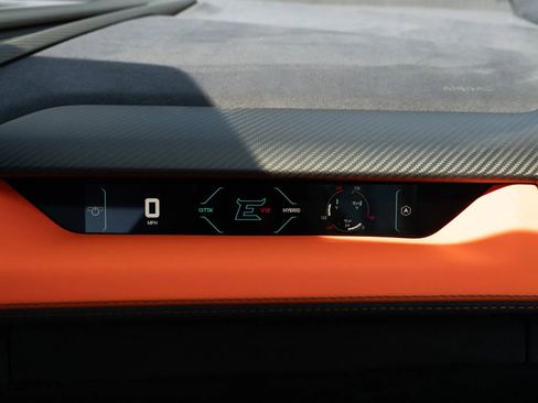 Used 2024 Lamborghini Revuelto AWD/4WD image 23