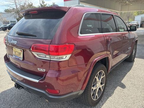 Used 2018 Jeep Grand Cherokee Limited image 3
