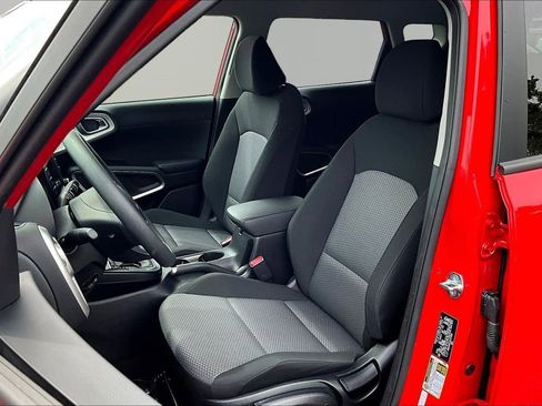 Used 2025 Kia Soul LX w/ LX Technology Package FWD image 20