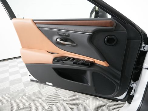 New 2025 Lexus ES 350 w/ Premium Package image 10