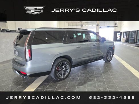 Used 2023 Cadillac Escalade ESV V image 5