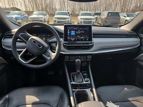 Used 2023 Jeep Compass Limited image 7