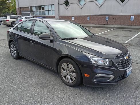 Used 2015 Chevrolet Cruze LS FWD image 1