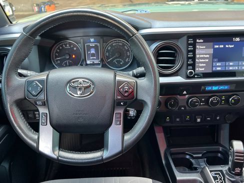 Used 2022 Toyota Tacoma TRD Off-Road w/ Technology Package AWD/4WD image 11