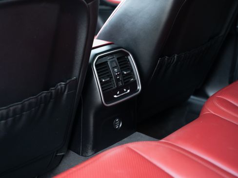 Used 2018 Porsche Macan image 29