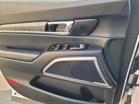 Used 2025 Kia Telluride EX image 16