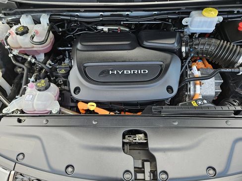 Used 2023 Chrysler Pacifica Touring-L FWD image 23