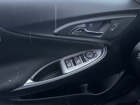 Used 2017 Chevrolet Malibu LT image 18